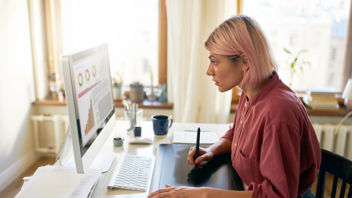 Webmaster editing a dynamic short link destination URL inside an online link management administrative dashboard
