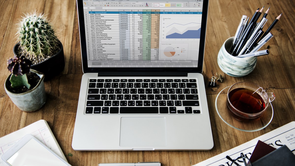 Performance marketing growth team spreadsheet data organizing standardized UTM parameters and campaign tracking